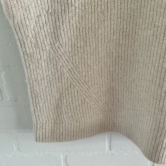 🌺Host Pick!🌺 OUI Boxy Cap sleeve Ribbed knit Cream/Oatmeal Wool blend Size 12 - Picture 10 of 14